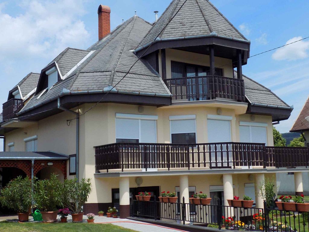 Ferienwohnung mit Kinderspielplatz, Sandkasten und Planschbecken