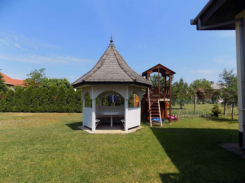 Ferienwohnung mit Kinderspielplatz, Sandkasten und Planschbecken