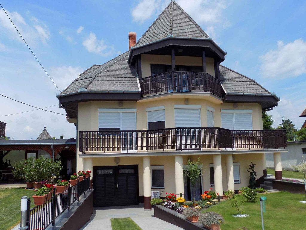 Ferienwohnung mit Kinderspielplatz, Sandkasten und Planschbecken