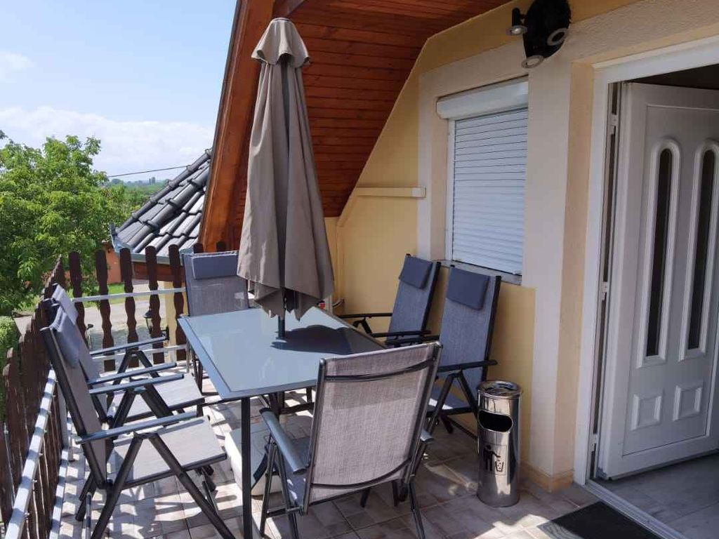 Ferienwohnung mit Garten und Kinderschaukel