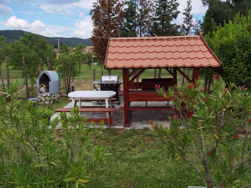 Ferienwohnung mit Garten und Kinderschaukel