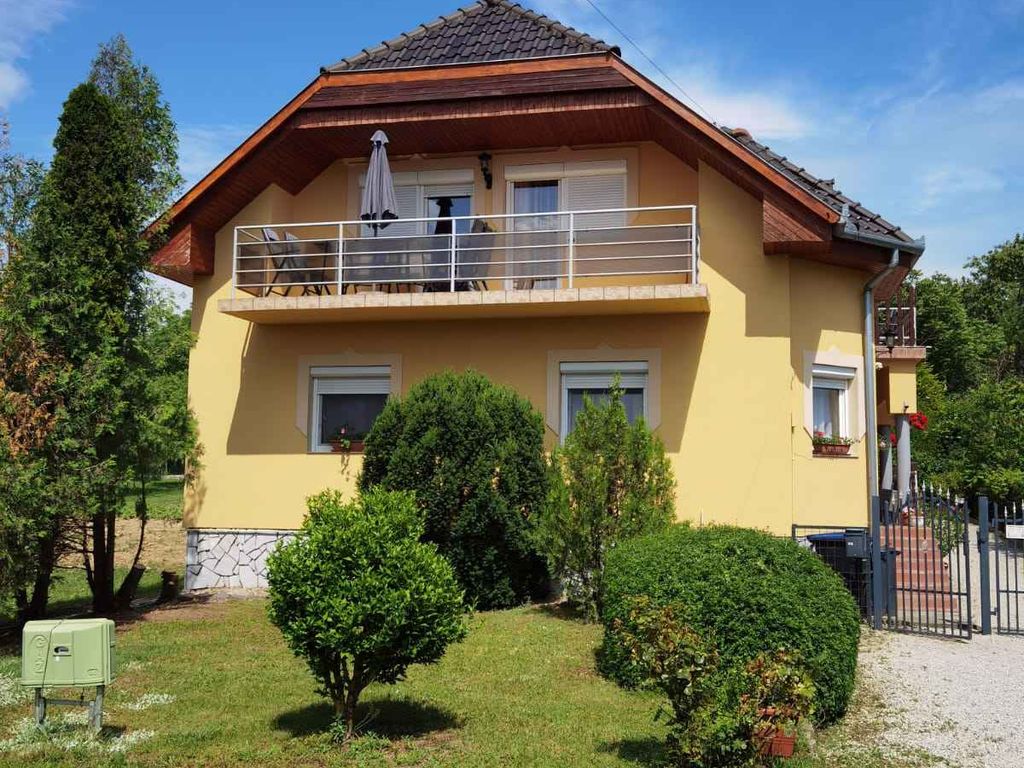 Ferienwohnung mit Garten und Kinderschaukel