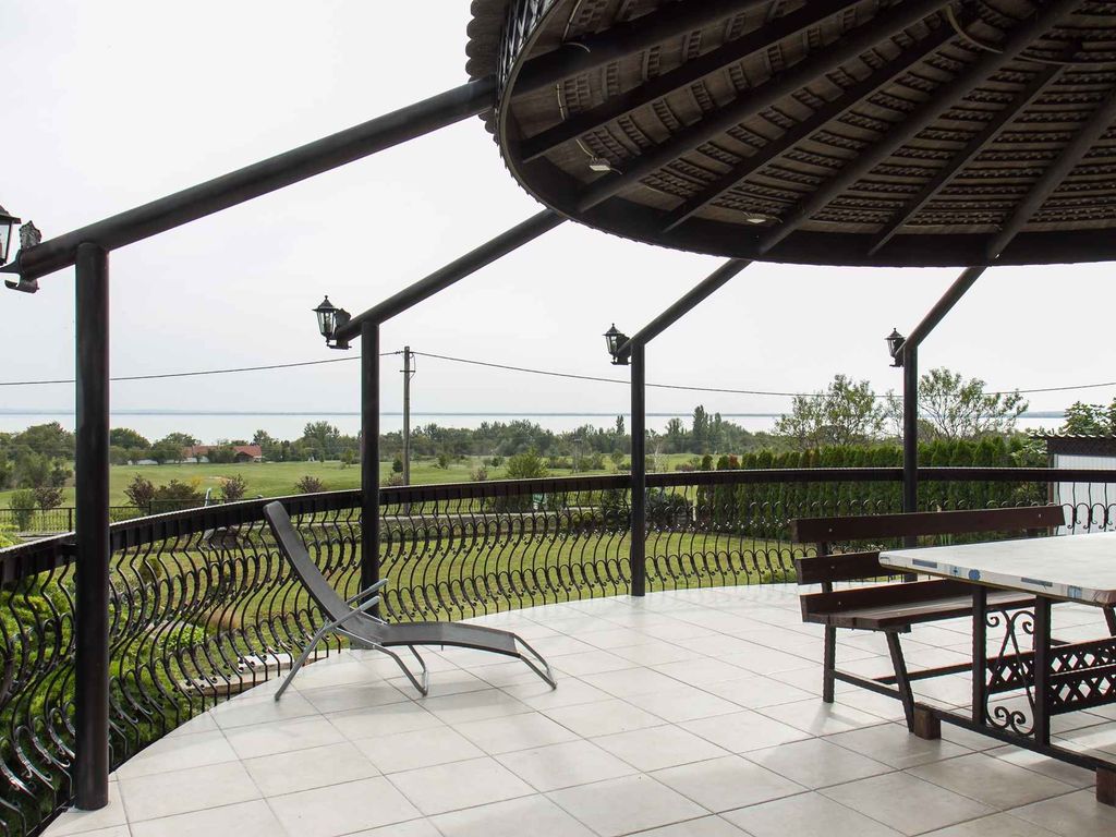 Ferienhaus mit Panoramablick auf den Plattensee, WLAN, Waschmaschine