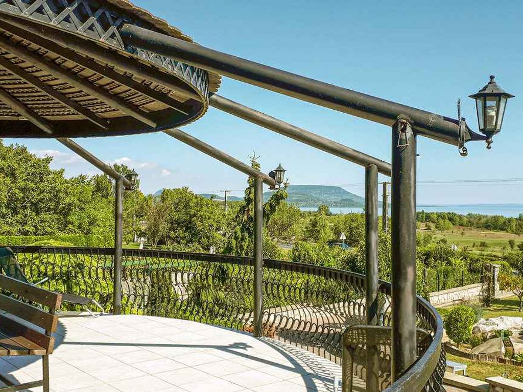 Ferienhaus mit Panoramablick auf den Plattensee, WLAN, Waschmaschine