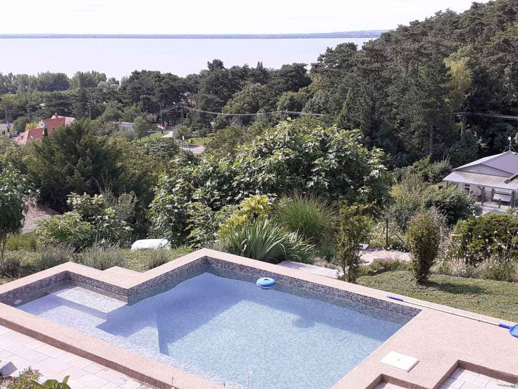 Studio mit Ausblick auf den See