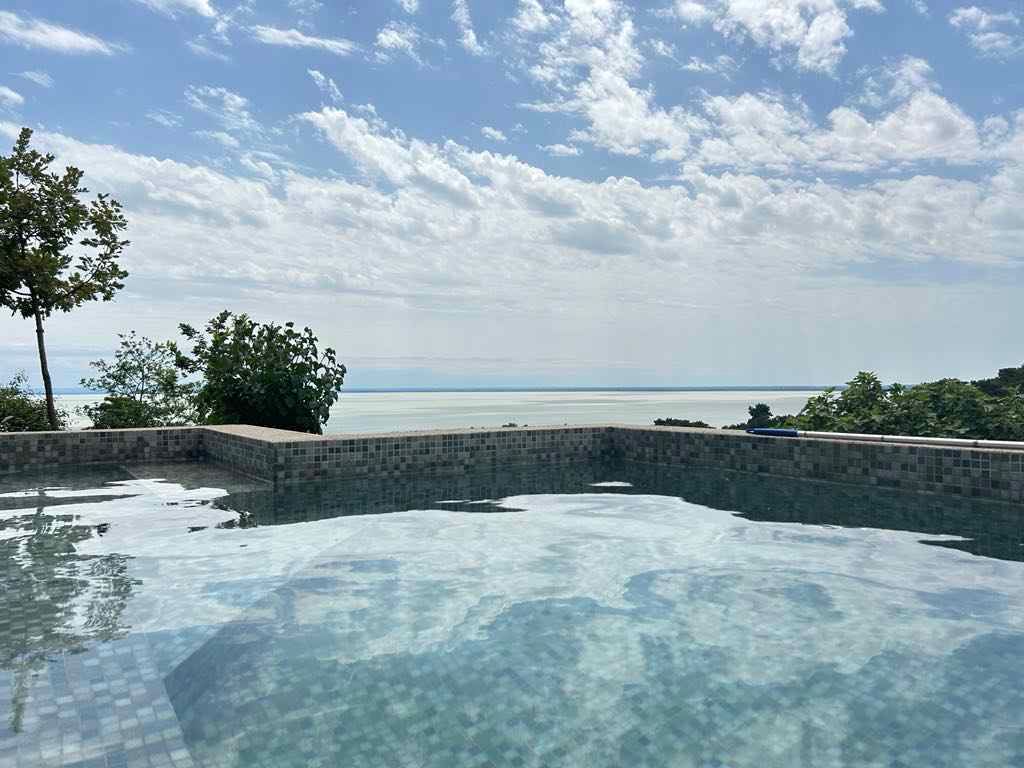 Studio mit Ausblick auf den See