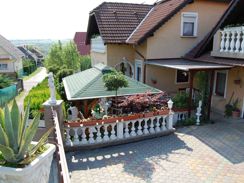 Ferienwohnung mit Terrasse, WLAN und Klimaanlage