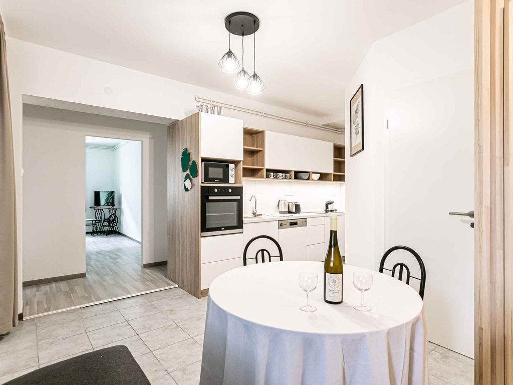 Ferienwohnung mit einer kleinen vorderen Terrasse