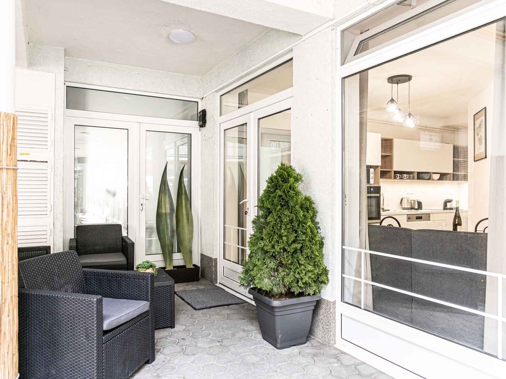 Ferienwohnung mit einer kleinen vorderen Terrasse