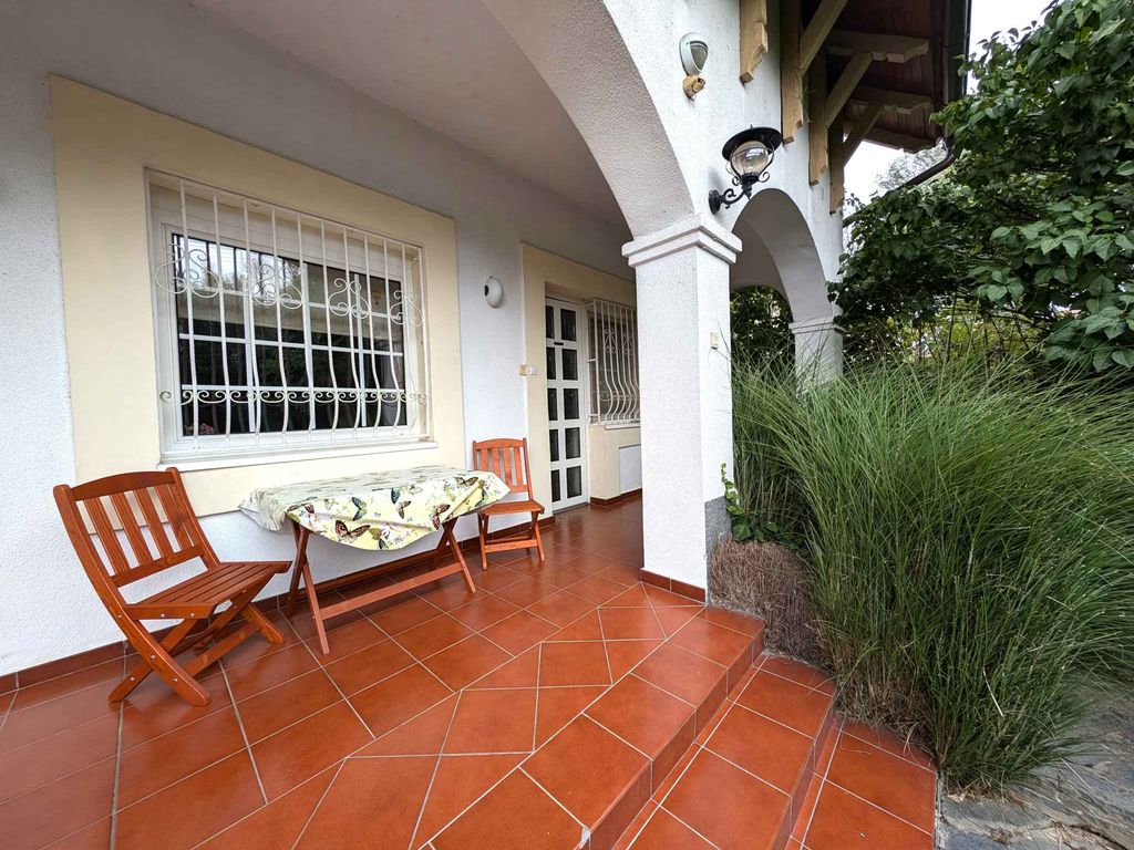 Ferienwohnung mit Terrasse und Garten
