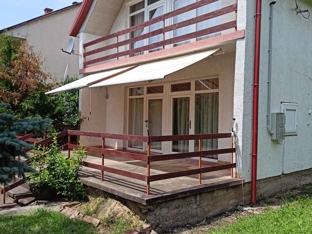 Ferienhaus mit Terrasse, großem Garten und Internet