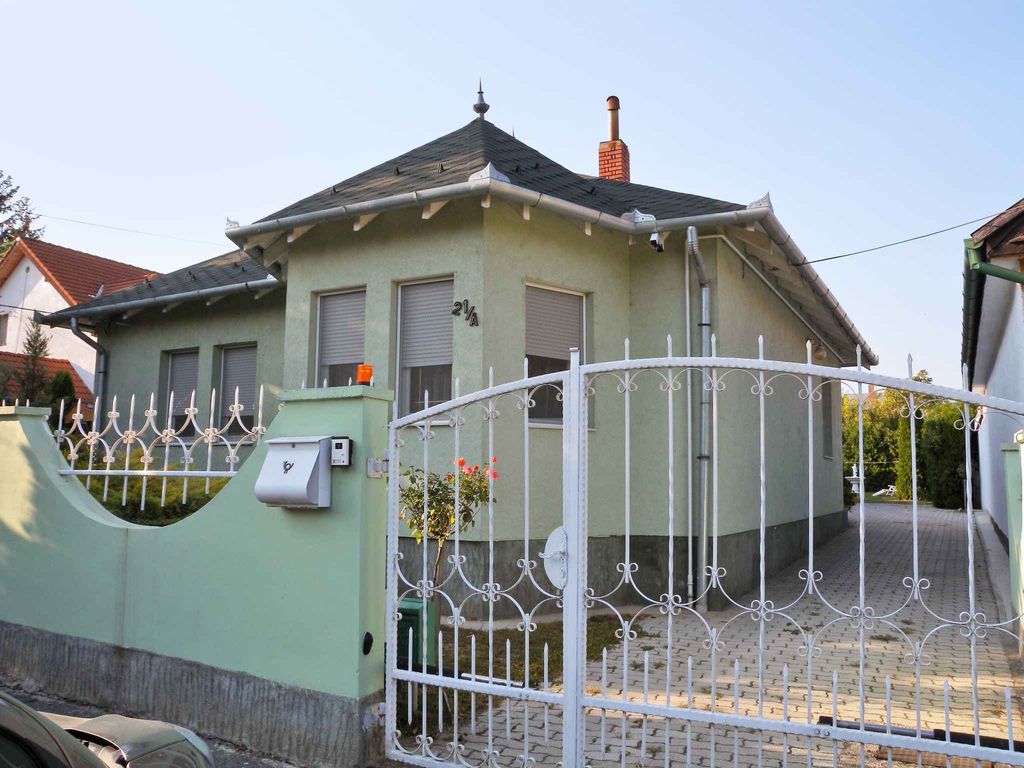 Ferienhaus mit Garten und Pool