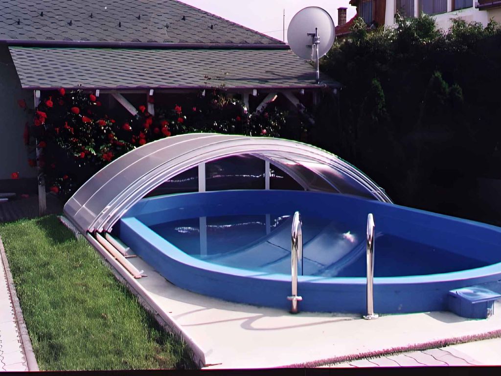 Ferienhaus mit Garten und Pool