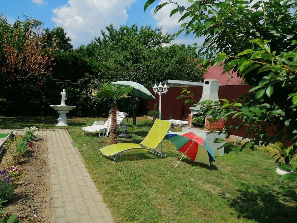 Ferienhaus mit Garten und Pool