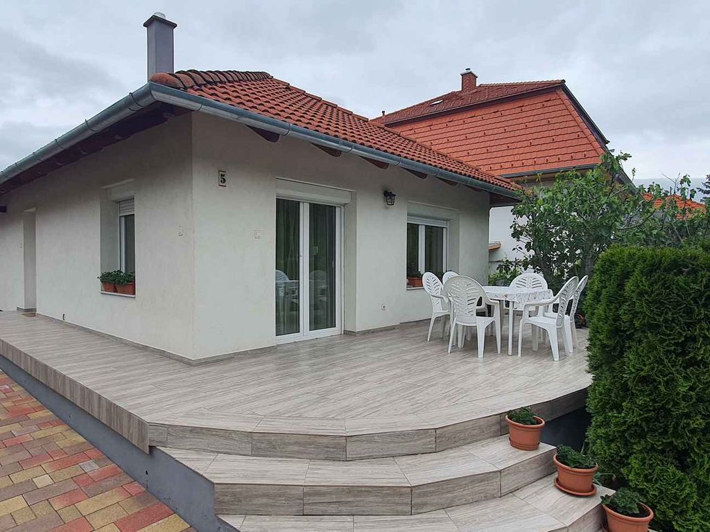 Ferienhaus mit WLAN und schönem Garten