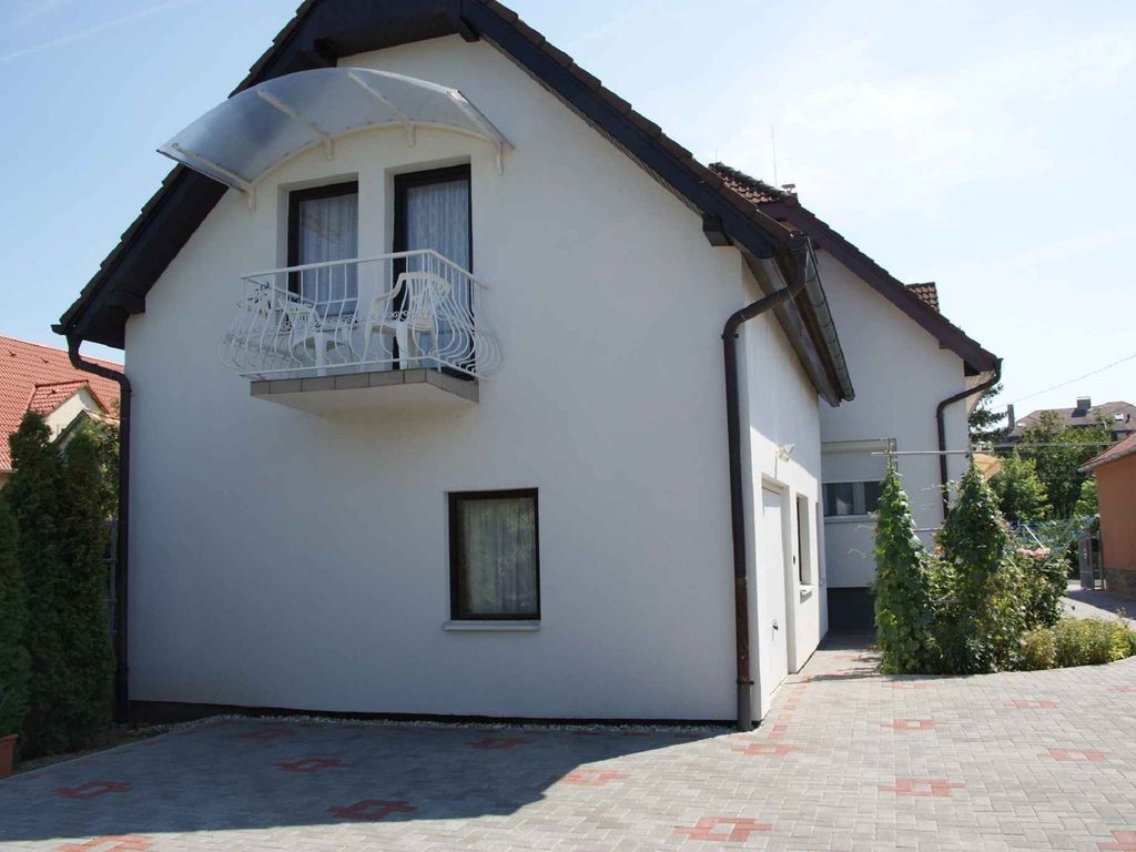Ferienwohnung mit Gartenpavillon