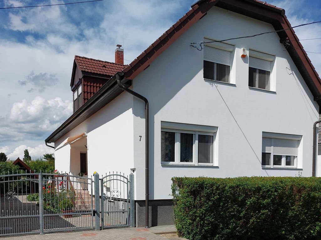 Ferienwohnung mit Gartenpavillon