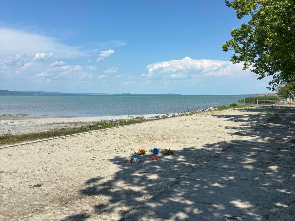 Ferienwohnung direkt am Wasser mit eigenem Strand, WLAN und Klimaanlage