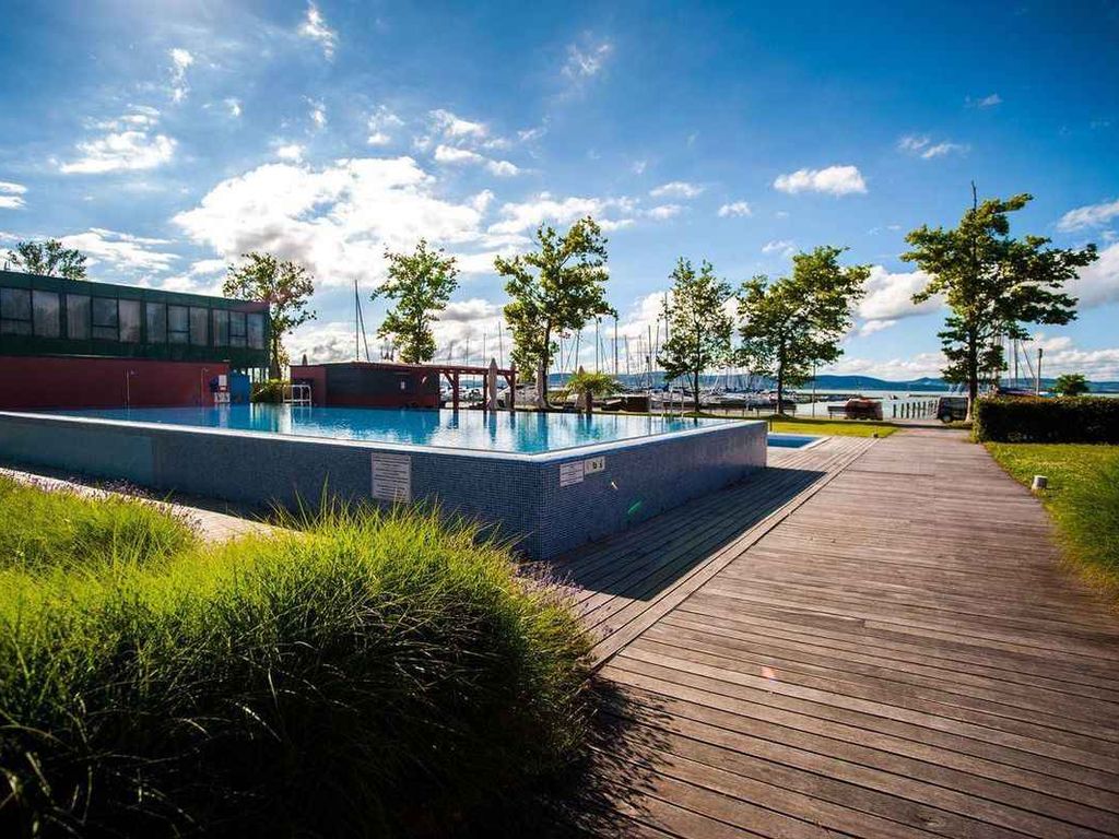 Ferienwohnung direkt am Wasser mit eigenem Strand, WLAN und Klimaanlage