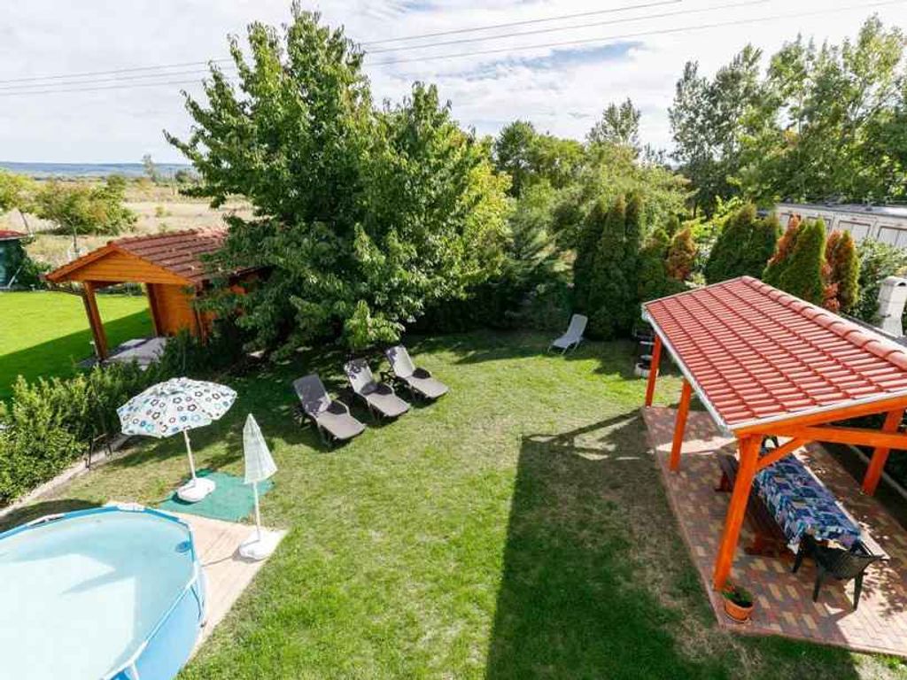 Ferienhaus mit Pool und Internet