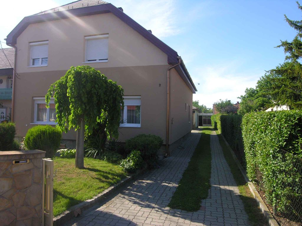 Ferienwohnung schön eingerichtet mit WLAN und Klimaanlage