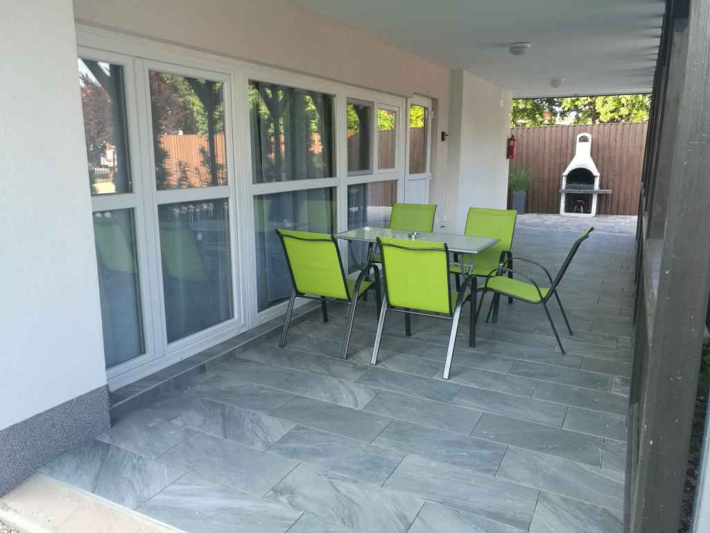 Studio in der Nähe vom Wasser mit grosser Terrrasse, Klimaanlage und WLAN