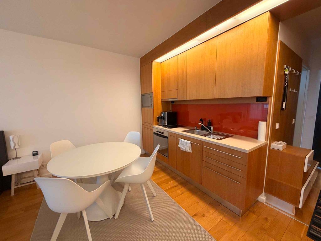 Ferienwohnung mit Balkon und Blick aufs Wasser