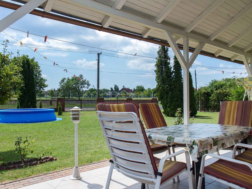 Ferienhaus mit Außenpool und großem Garten