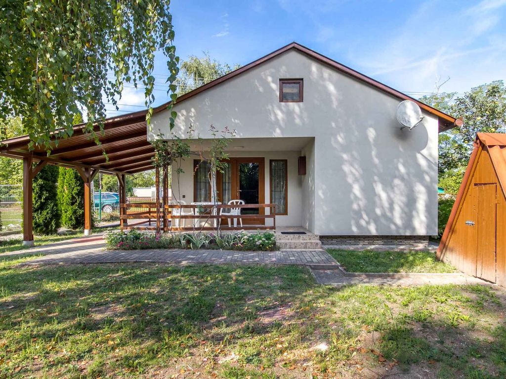 Ferienhaus mit einem großen Garten