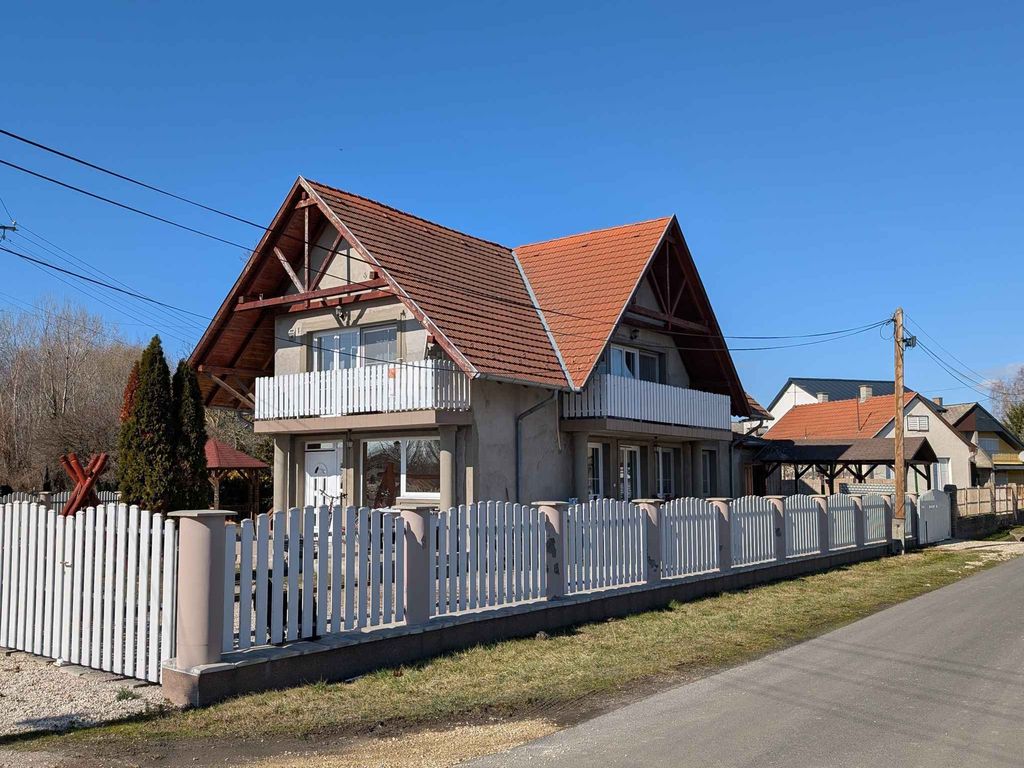 Ferienwohnung mit Kinderschaukel und Sandkasten
