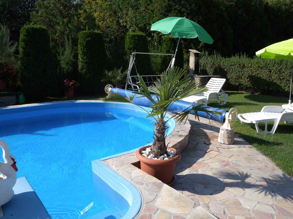 Ferienhaus mit beheizbarem Pool und Strandnähe
