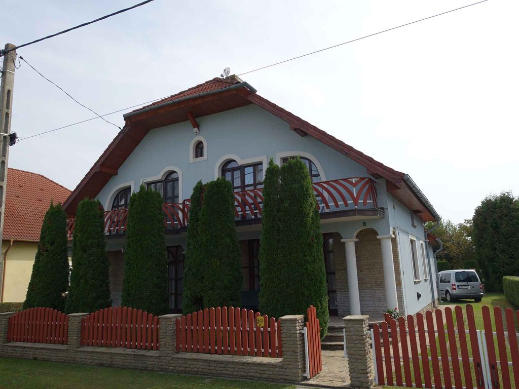 Ferienhaus mit beheizbarem Pool und Strandnähe