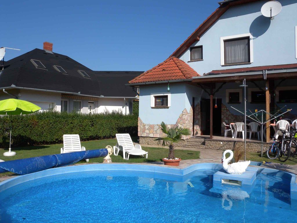 Ferienhaus mit beheizbarem Pool und Strandnähe