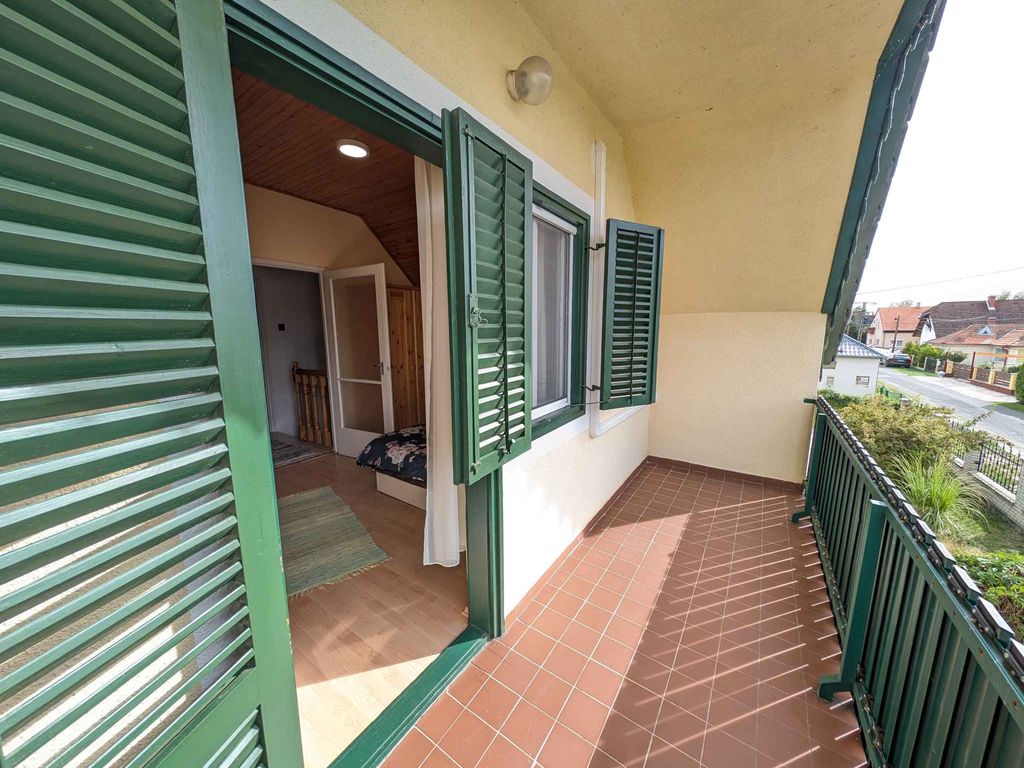 Ferienhaus mit 2 Terrassen und Pool in der Nähe vom Strand