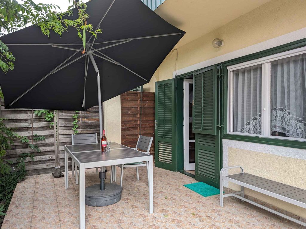 Ferienhaus mit 2 Terrassen und Pool in der Nähe vom Strand