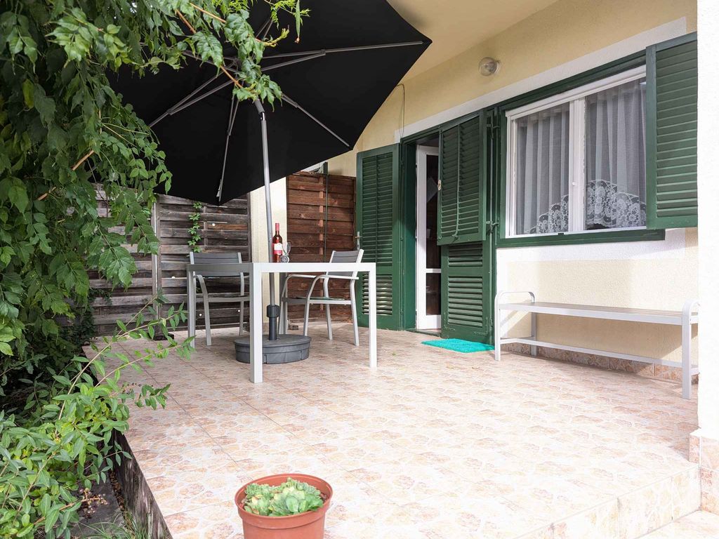 Ferienhaus mit 2 Terrassen und Pool in der Nähe vom Strand