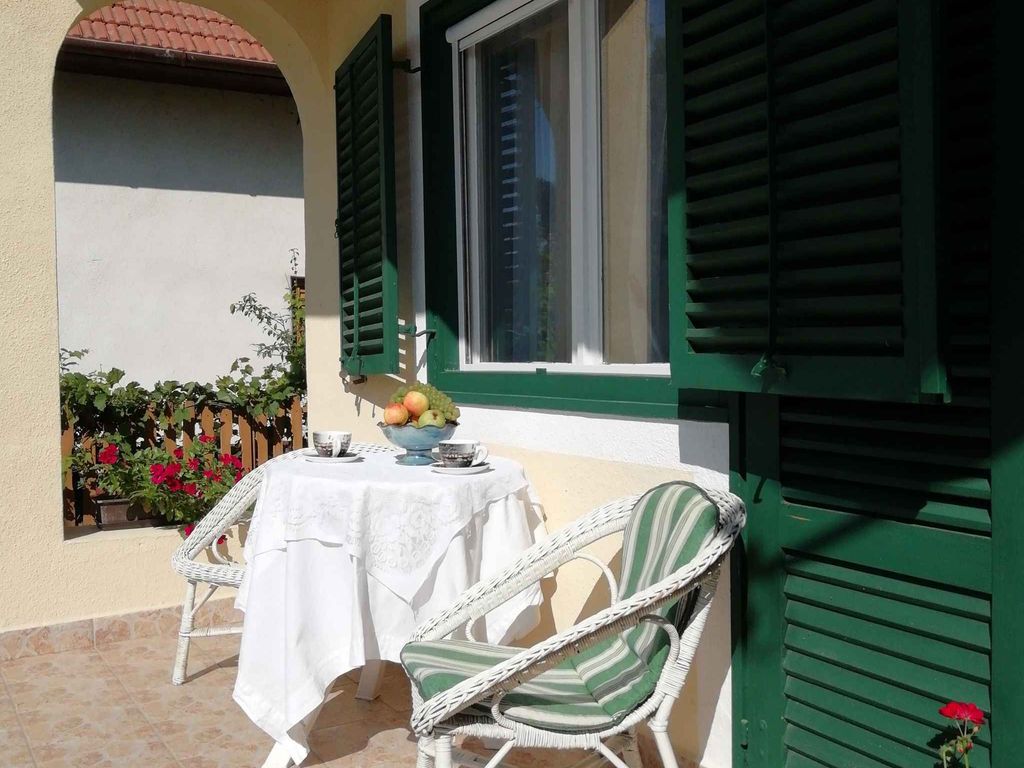 Ferienhaus mit zwei Terrassen und Mobilklimagerät