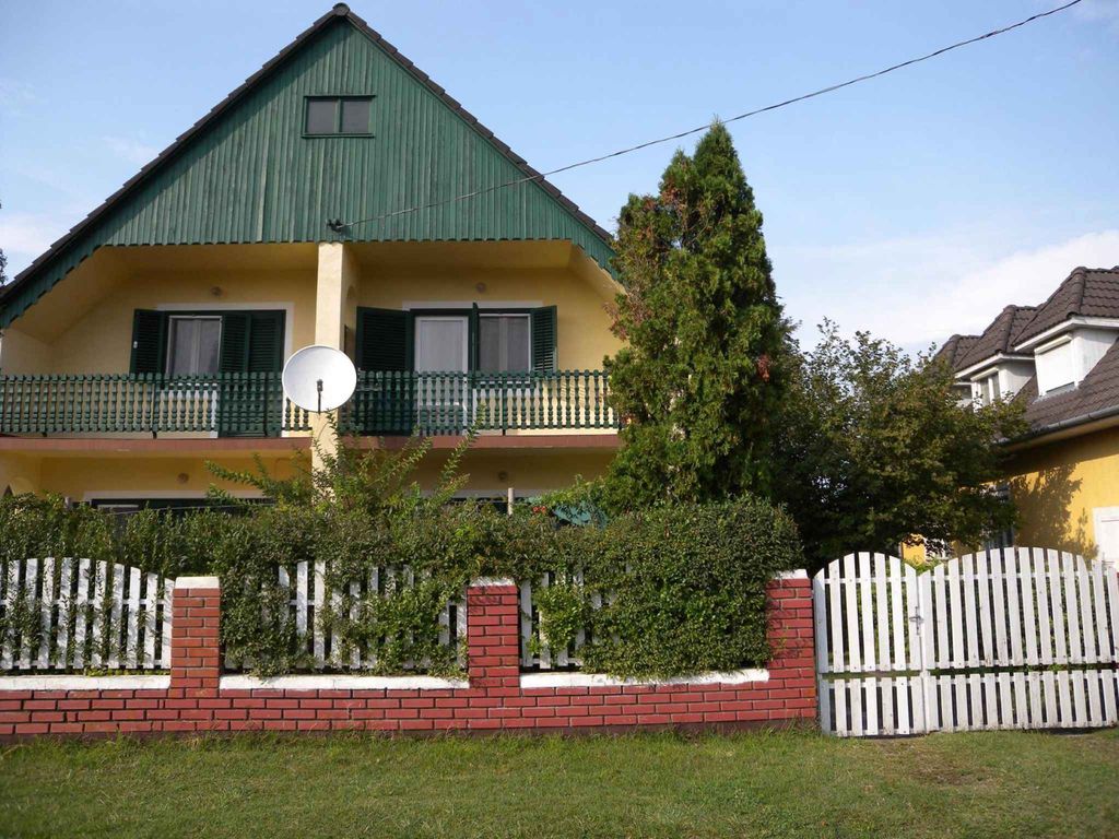 Ferienhaus mit zwei Terrassen und Mobilklimagerät