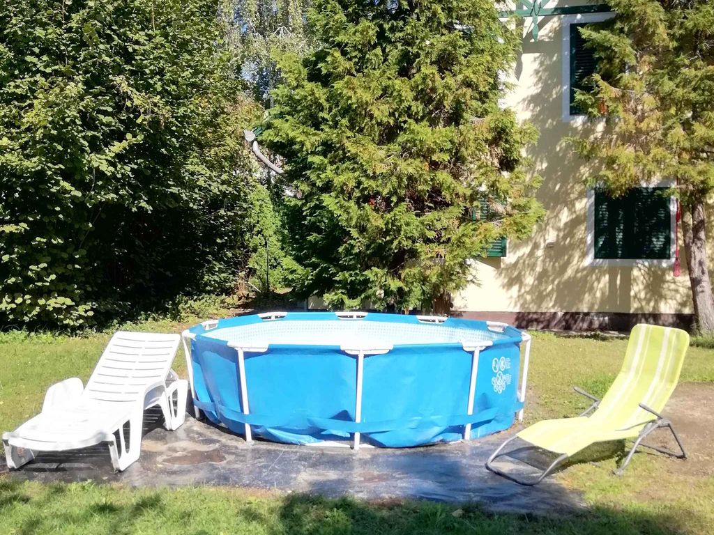Ferienhaus mit zwei Terrassen und Mobilklimagerät