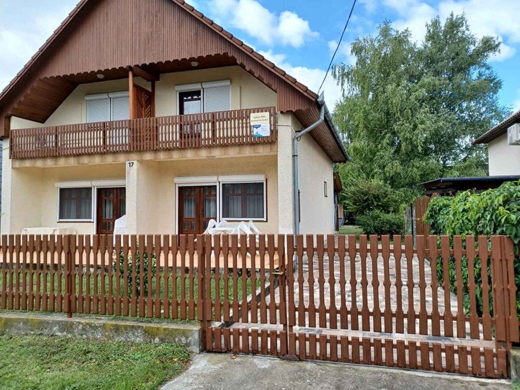 Ferienhaus mit moderner Einrichtung