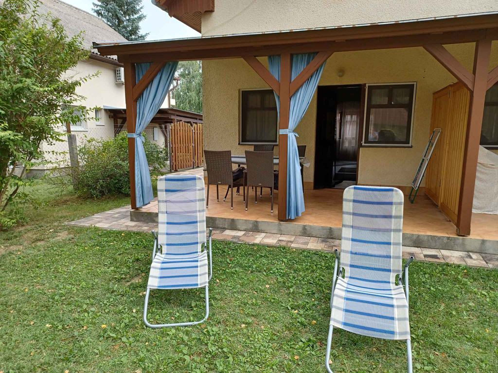 Ferienhaus mit moderner Einrichtung