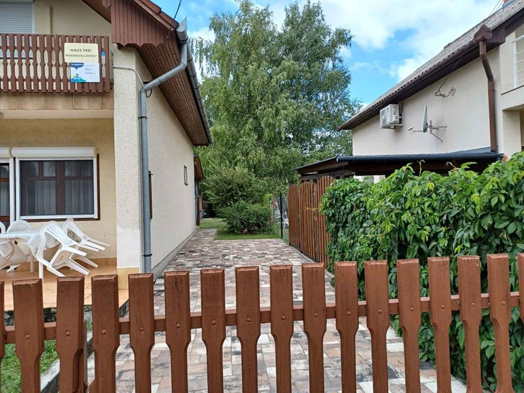 Ferienhaus mit moderner Einrichtung