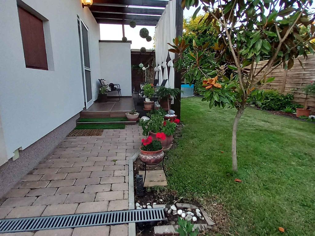 Ferienhaus mit Pool und Internet
