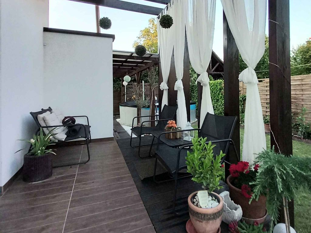 Ferienhaus mit Pool und Internet