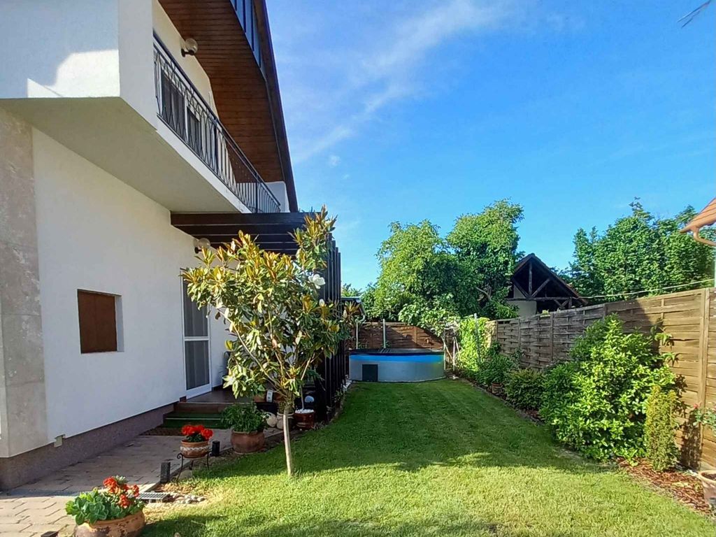 Ferienhaus mit Pool und Internet