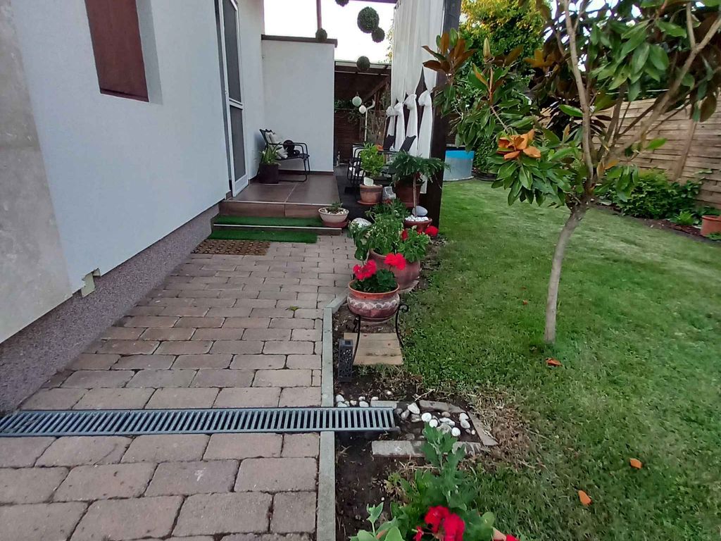 Ferienhaus mit Pool und Internet