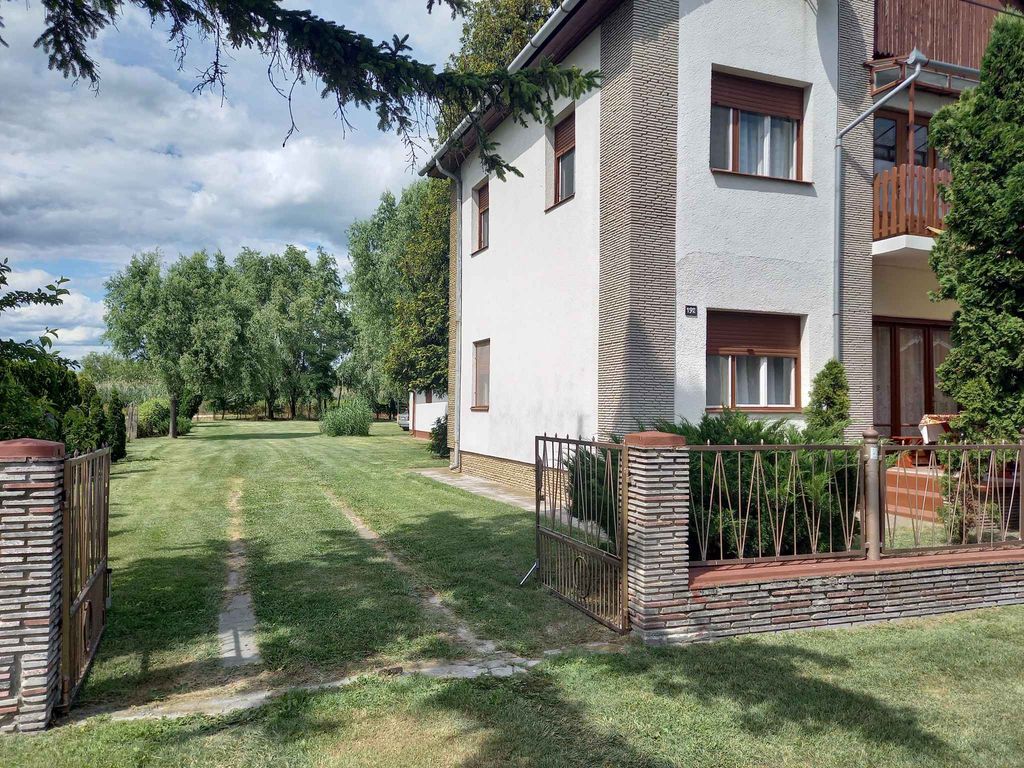 Ferienhaus zur allenigen Nutzung mit Garten und Grill 150 m vom Strand