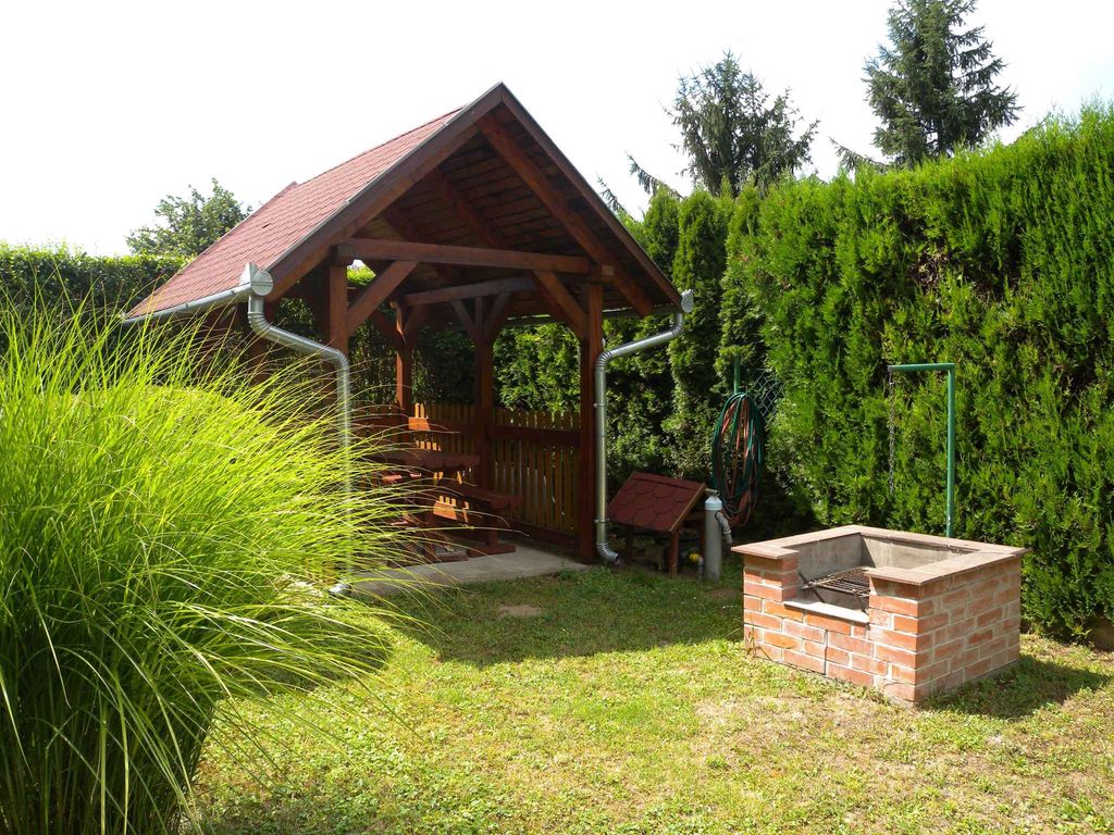 Ferienhaus mit Internetzugang und Grillmöglichkeit