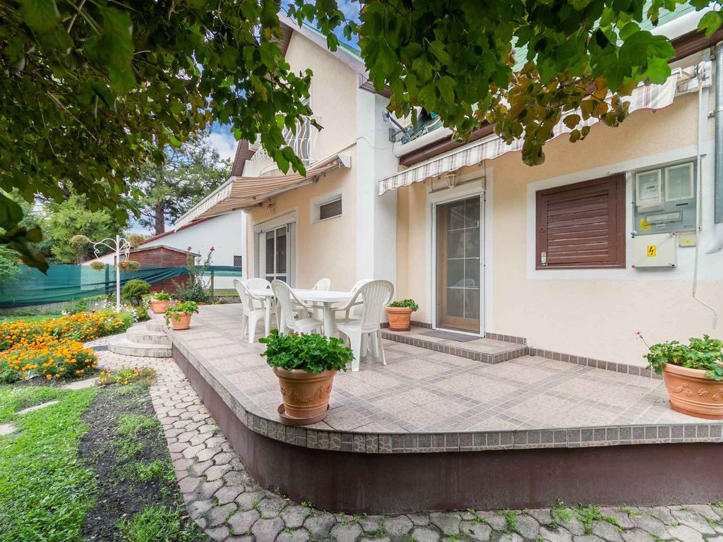Ferienhaus in Strandnähe mit schönem Garten und Klimaanlage
