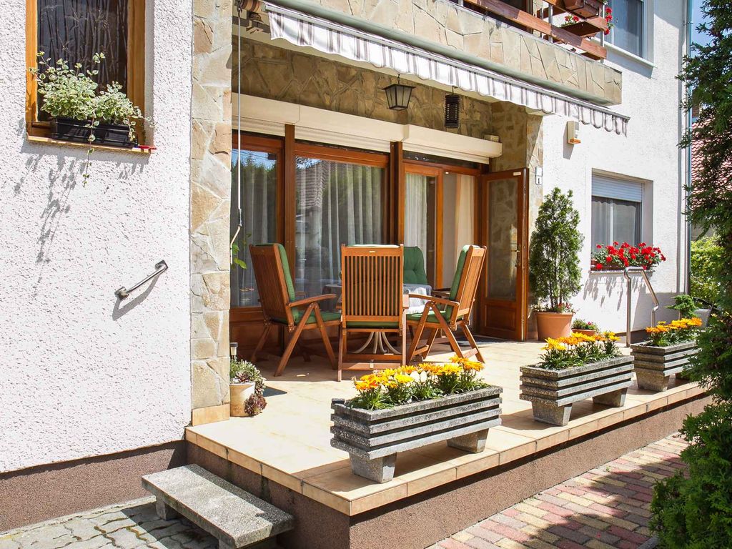 Ferienhaus mit Gartenpavilon und WLAN